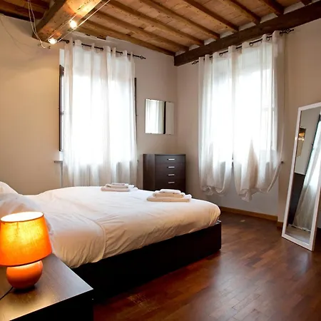 Casa Del Sensale アパート ルッカ
