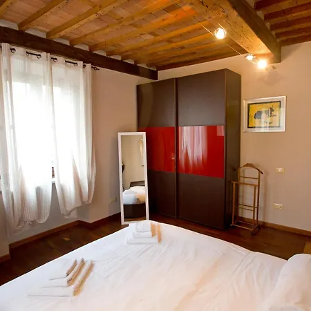 Casa Del Sensale アパート ルッカ